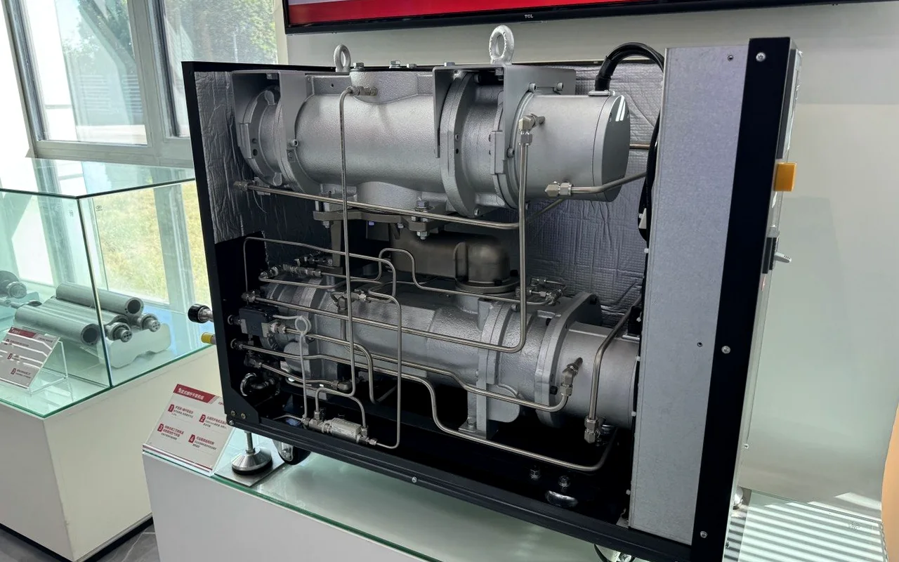 Сухая вакуумная насосная система CBVAC с открытой сервисной панелью